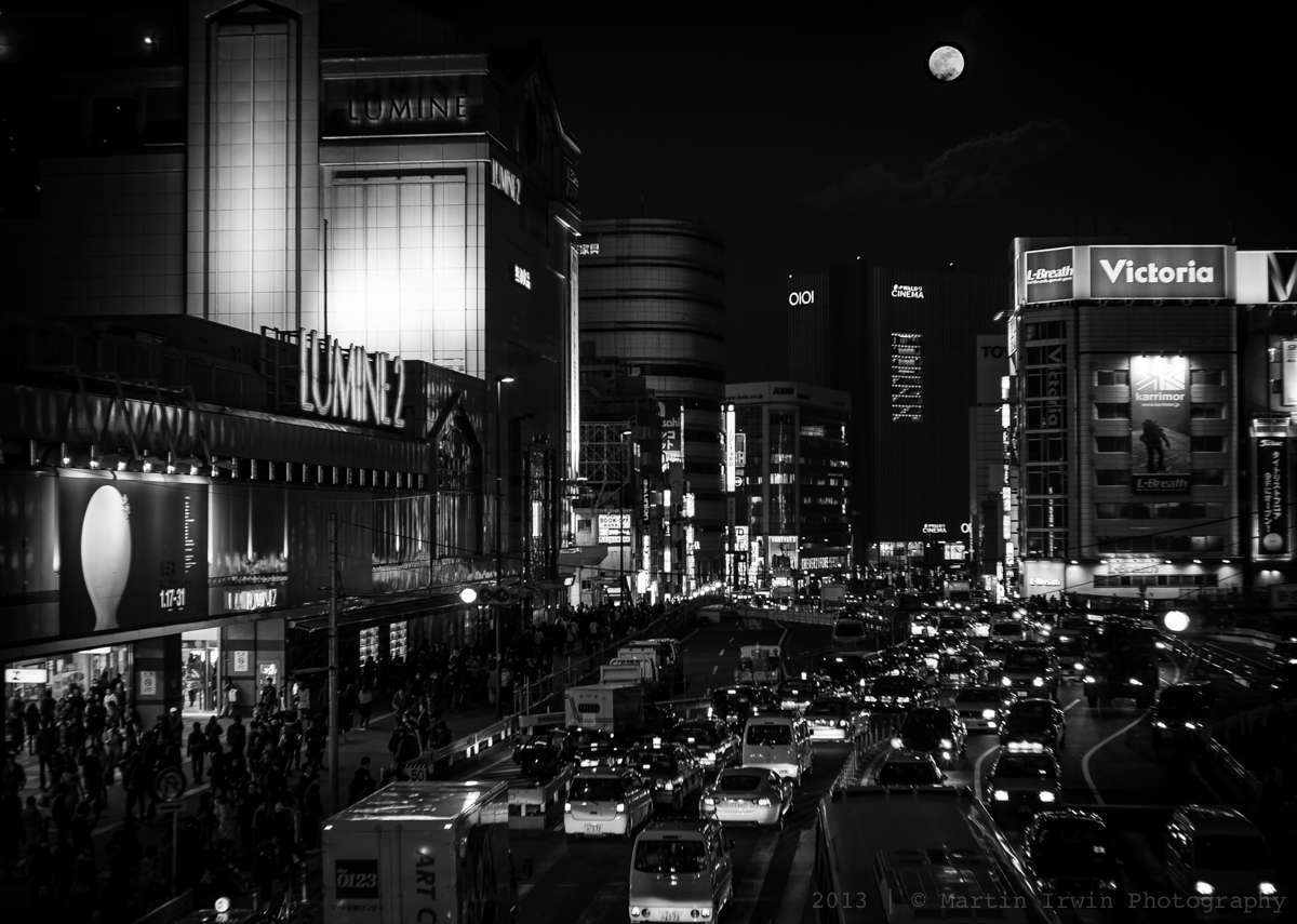 Moon-in-Shinjuku.jpg